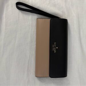 Kate Spade Black and Tan Clutch Wristlet